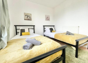Charming 2-Bed Flat Sleep 4- Great for families and contractors!